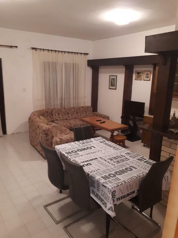 Apartmani Vuksanovic Pag Town Zewnętrze zdjęcie