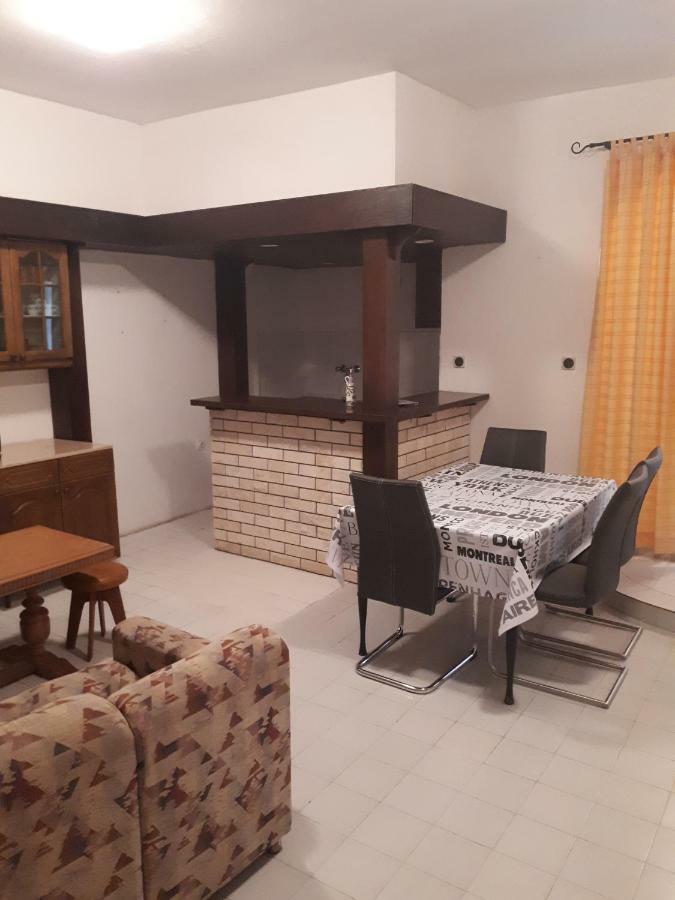 Apartmani Vuksanovic Pag Town Zewnętrze zdjęcie